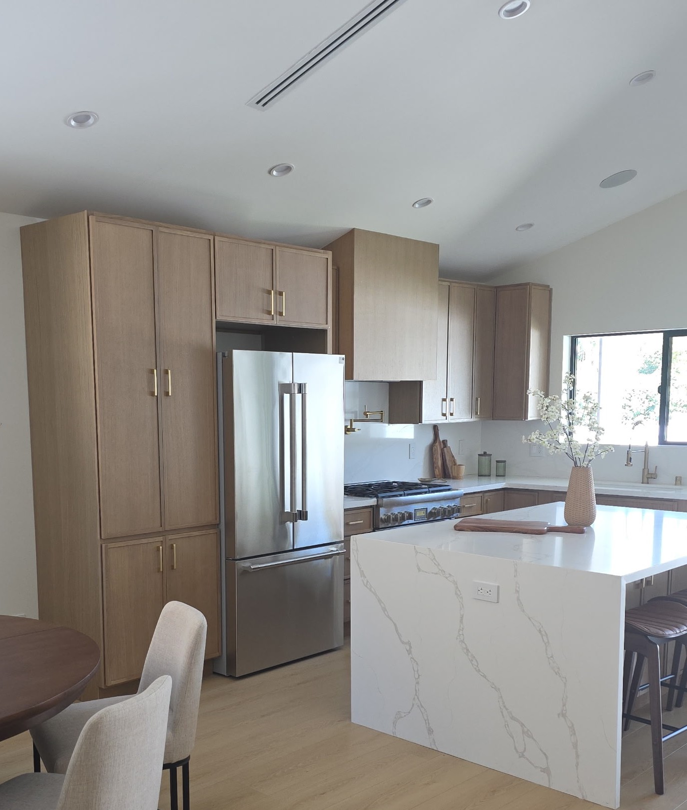 Modern kitchen cabinetry project
